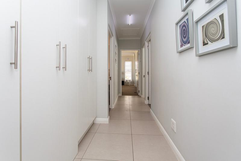 3 Bedroom Property for Sale in Sunningdale Western Cape